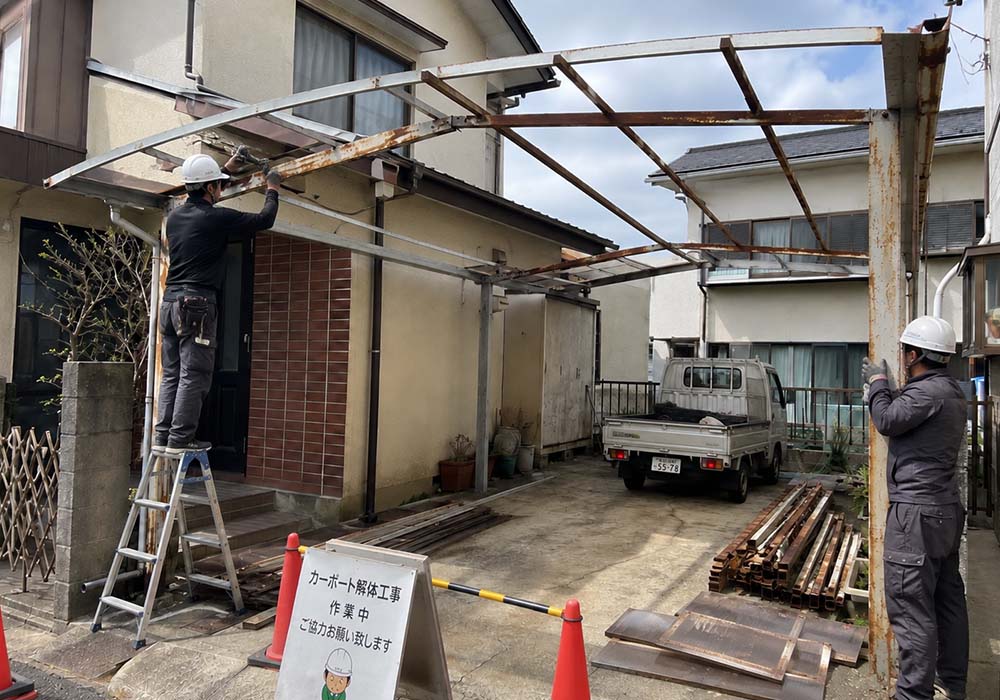 プロが解説】老朽化したカーポートの解体・撤去の流れ｜費用相場・DIY